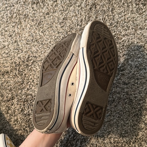 Converse low tops (size 8) - Picture 4 of 5